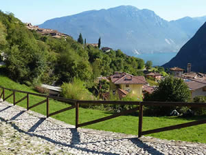 Organic Holidays - Agritur Tenno Bio Natura, via dei Laghi 53, 38060 Tenno [TN]. 