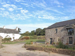 Organic Holidays - East Penrest Farm Barn, Lezant, Launceston. PL15 9NR