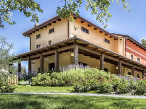 Organic Holidays - Azienda Vinicola Emidio Pepe, via Chiesi 10, 64010 Torano Nuovo [TE]. 