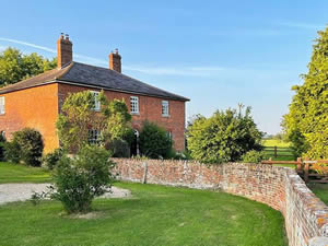 Organic Holidays - Mill Farm House, Mill Farm, Poulshot. SN10 1RZ