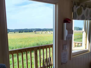 Organic Holidays - Shepherd�s Hut, Eastleach Downs Organic Farm, Eastleach. GL7 3PX