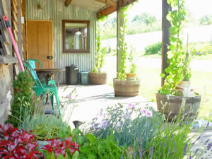 Organic Holidays - The Hopshack, Penybanc Farm, Drefach Felindre. SA44 5XE