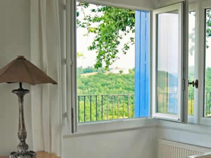 Organic Holidays - Wine Cottage at Chateau Feely, Chateau Haut Garrigue, 24240 Saussignac. 